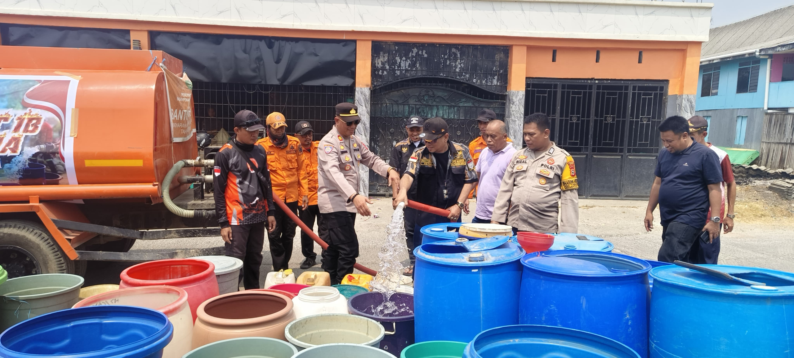 PEKAT IB Maros Salurkan 25 Ribu Liter Air Bersih untuk Warga Terdampak Kemarau Ekstrem di Bontoa.