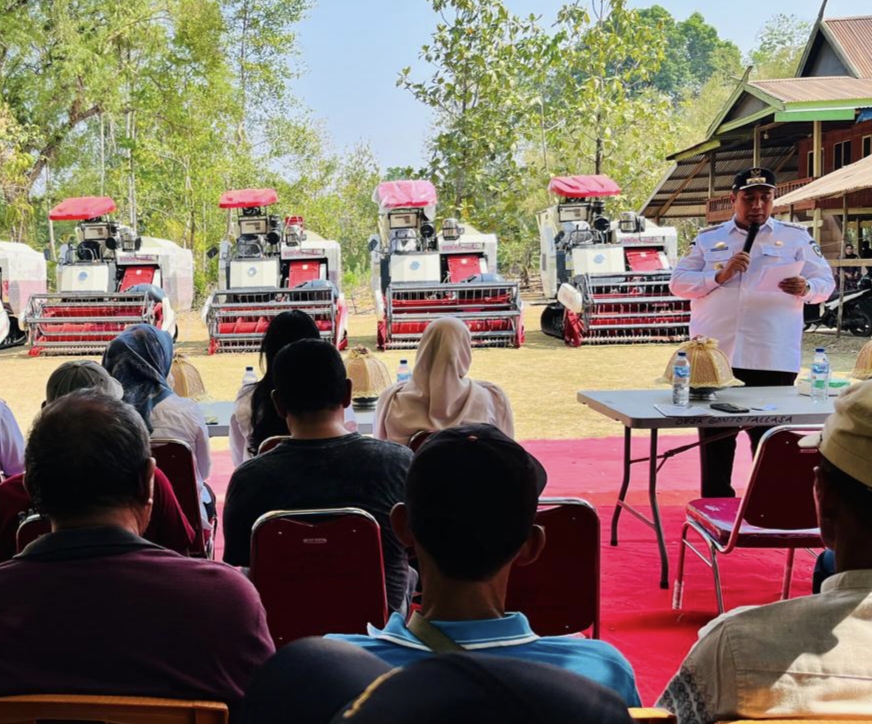 Pemkab Maros Hadir untuk Petani, 11 Alsintan Bantuan Pusat Resmi Disalurkan.