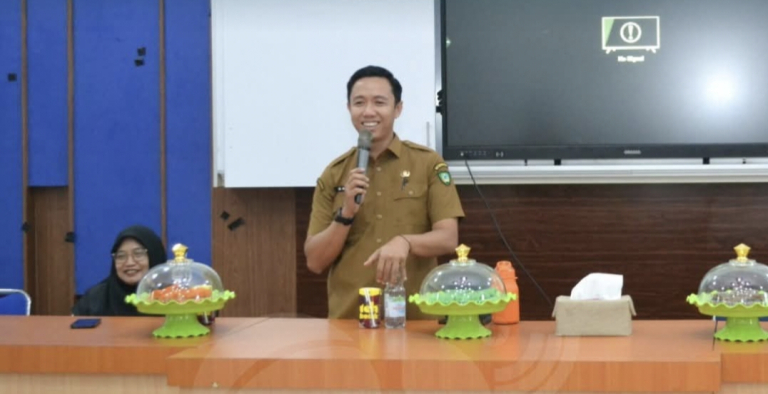 Kabid Humas Diskominfo-SP Maros Edukasi Siswa MI Al-Markaz Al-Islami tentang Pentingnya Literasi Digital Sejak Dini